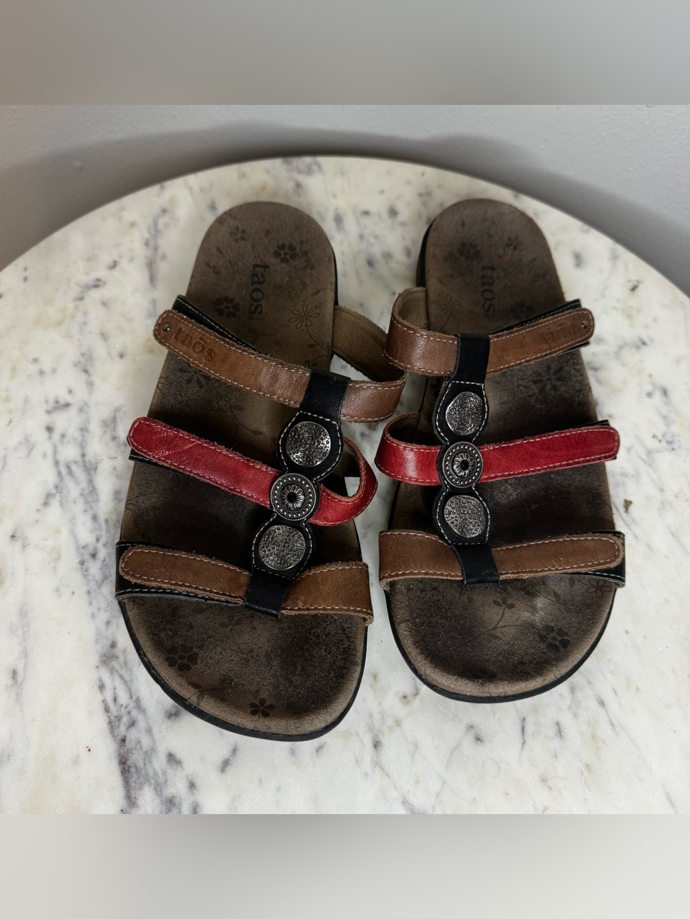 Taos Sandals Size 7 M Leather comfort 
Adjustable Straps MAKE ME AN OFFER!